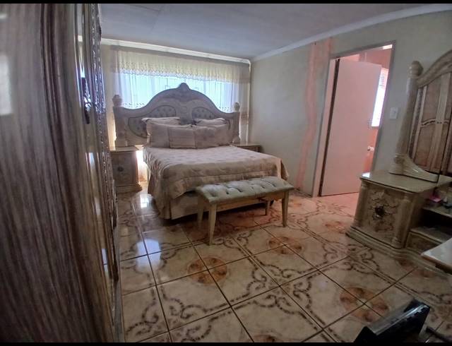 3 BEDROOM FREEHOLD FOR SALE IN SEBOKENG ZONE 10